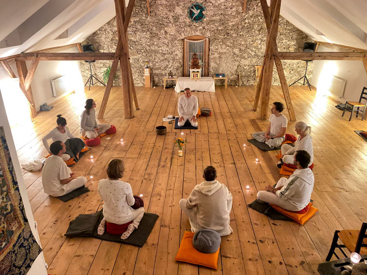 AlpenRetreat Austria Sangha meditation