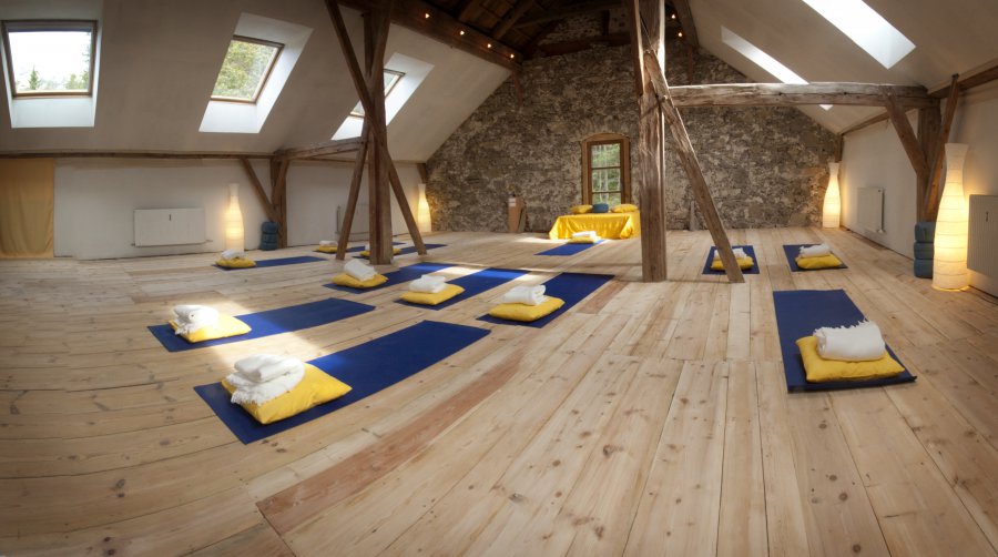 meditation hall Alpenretreat Austria Vipassana